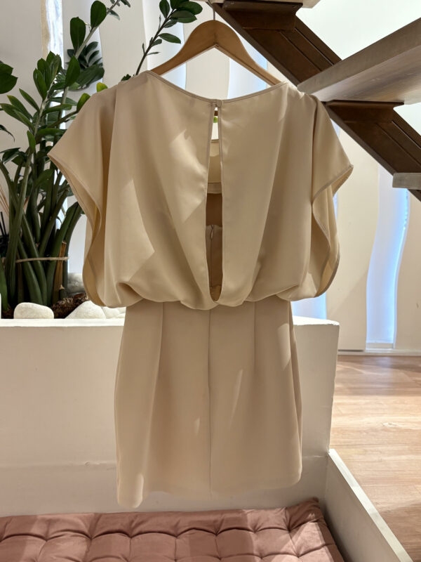 GOLDEN ROBE – Image 5